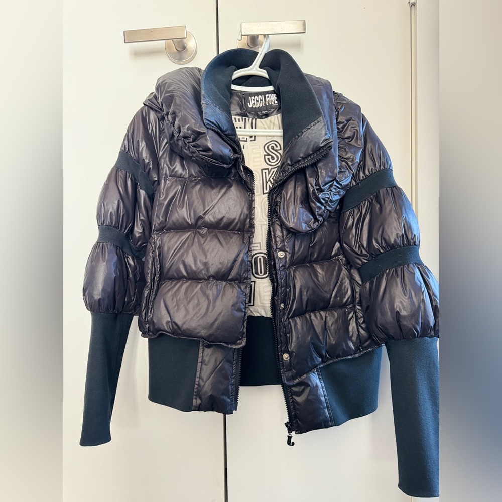 Short down jacket with 80% down